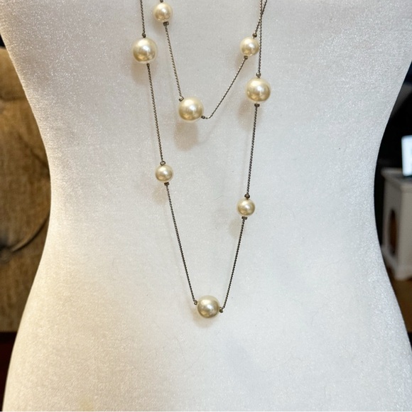 Vintage Double Strand Chunky Faux Pearl and Silver Tone Necklace - Picture 2 of 9